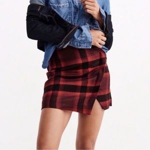 ABERCROMBIE & FITCH - PLAID MINI SKIRT (SIZE 6)